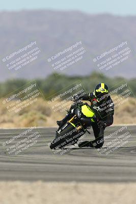 media/Oct-13-2025-Moto Forza (Mon) [[a66d839500]]/3-B Group/Session 3 (Turn 16)/